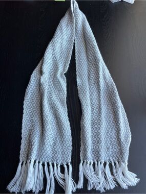 Alpaca Lucitex Grey White Woven Fringe Scarf Made in Peru 
